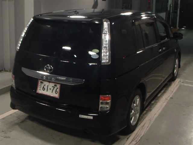 Toyota ISIS 2013 7882245-5