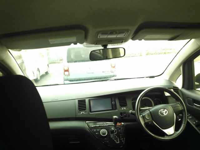 Toyota ISIS 2013 7882245-8
