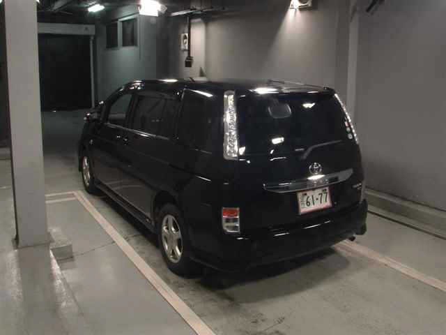 Toyota ISIS 2016 7882246-1