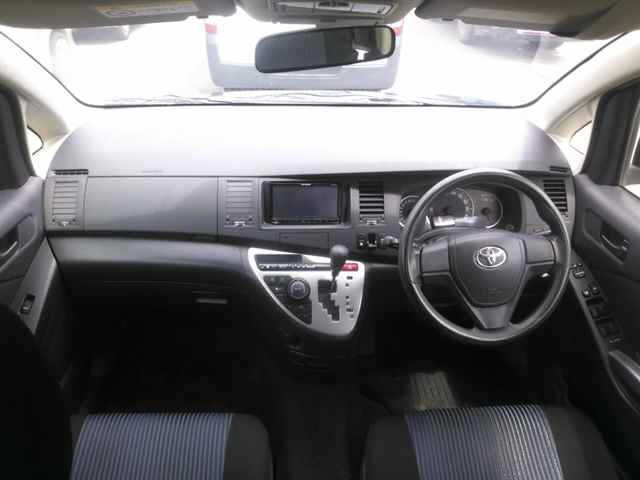 Toyota ISIS 2016 7882246-8
