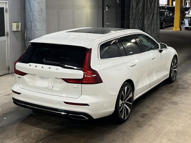 Volvo V60 2022 7872773-5