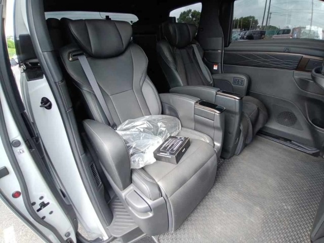 Toyota ALPHARD 2024 7905011-12