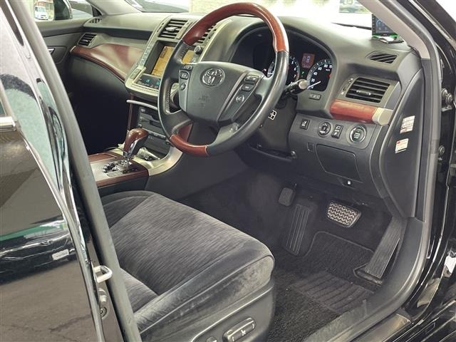 Toyota CROWN MAJESTA 2010 7903763-3
