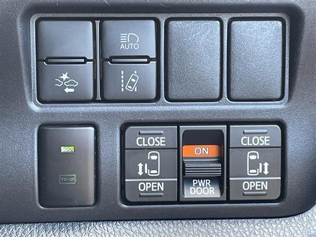 Toyota NOAH 2021 7895406-17
