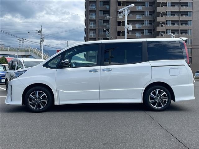 Toyota NOAH 2021 7895406-4