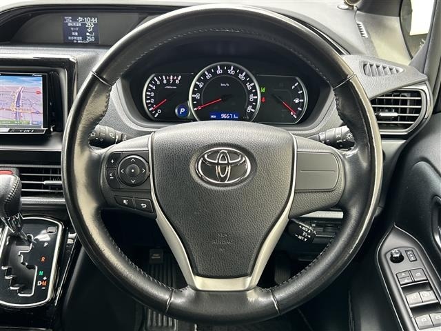 Toyota NOAH 2017 7895853-11