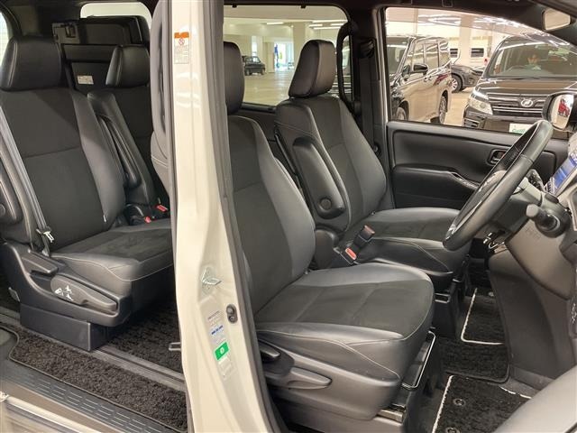 Toyota NOAH 2019 7896058-9