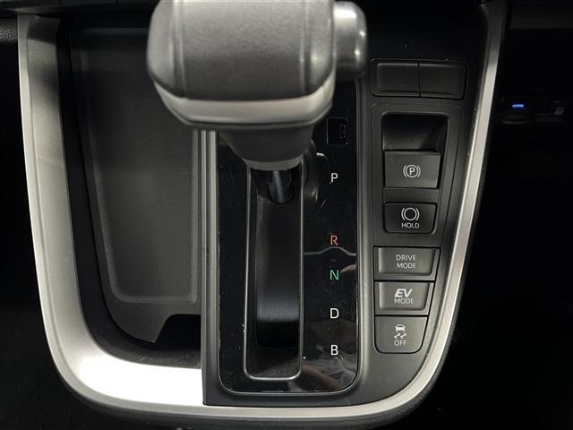Toyota NOAH 2022 7896071-3