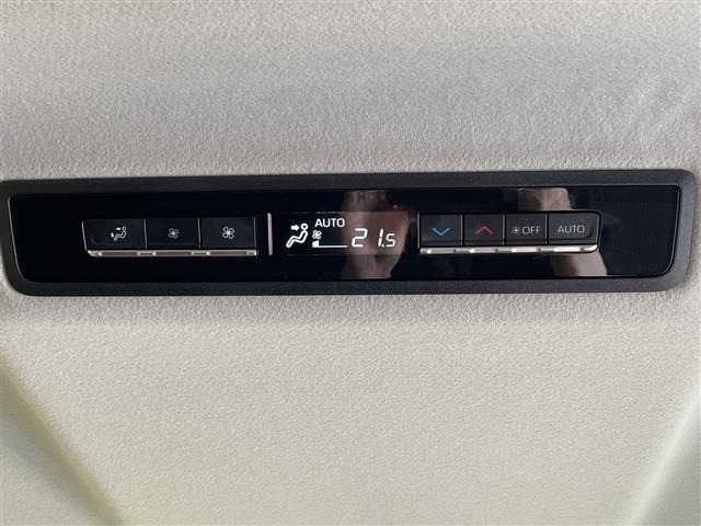 Toyota NOAH 2022 7896093-12