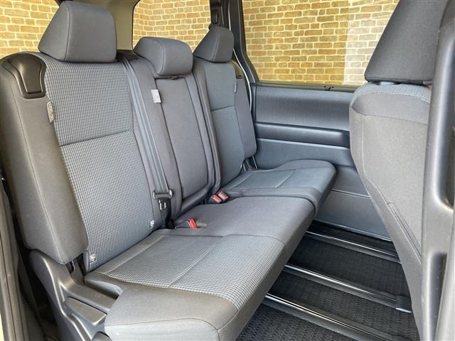 Toyota NOAH 2022 7896093-6
