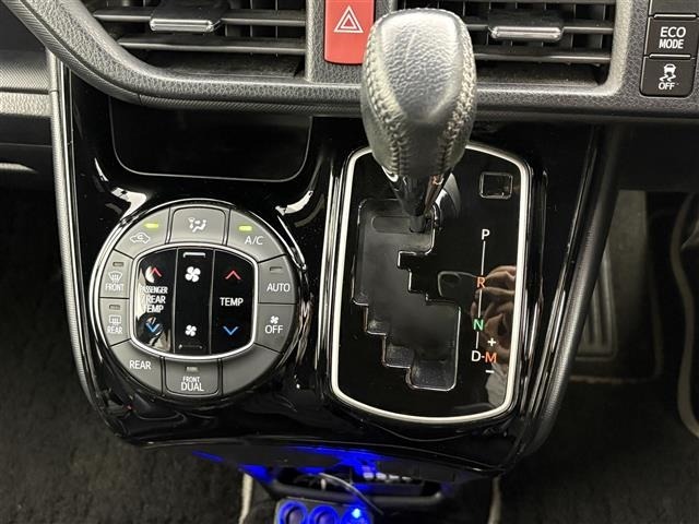 Toyota NOAH 2018 7896094-2