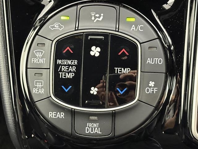 Toyota NOAH 2018 7896094-4