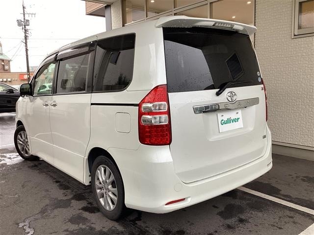 Toyota NOAH 2012 7896114-13