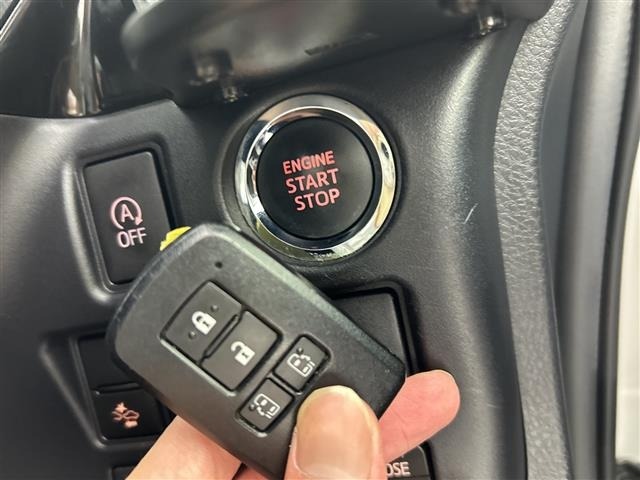 Toyota NOAH 2017 7896125-6