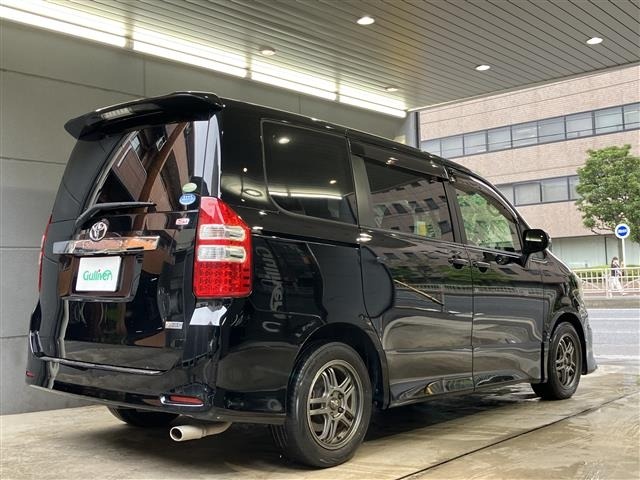 Toyota NOAH 2012 7896141-17