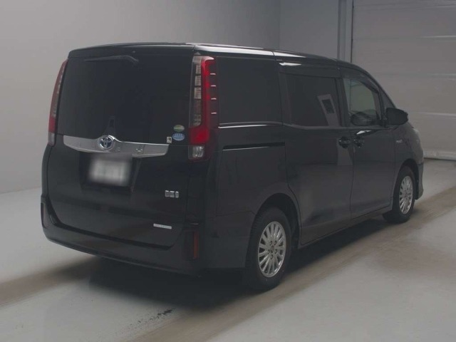 Toyota NOAH 2016 7896143-1