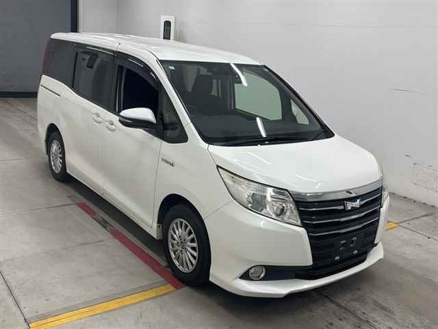 Toyota NOAH 2015 7896172-0