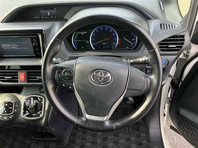 Toyota NOAH 2015 7896172-3