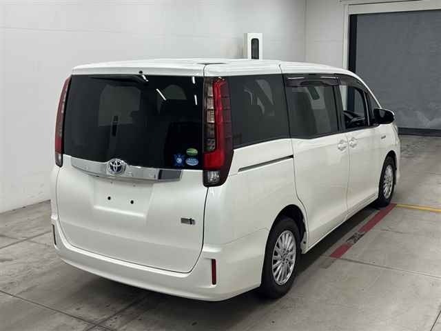 Toyota NOAH 2015 7896172-5