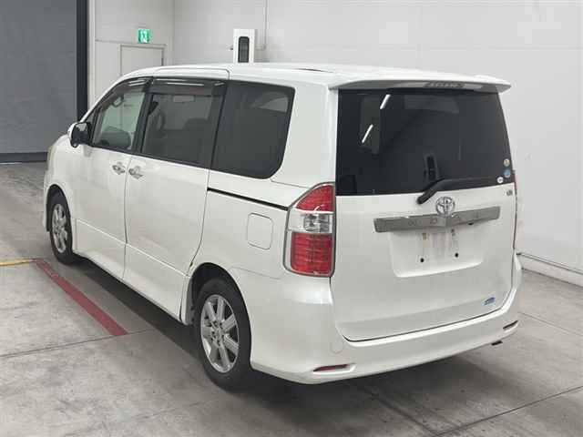 Toyota NOAH 2010 7896173-1