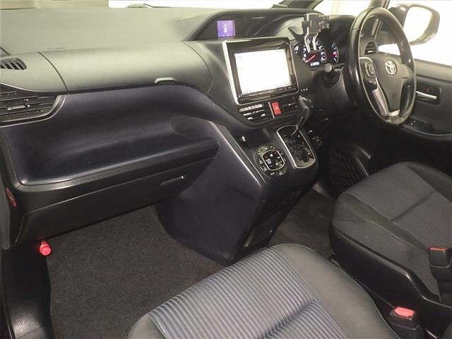 Toyota NOAH 2015 7896203-4