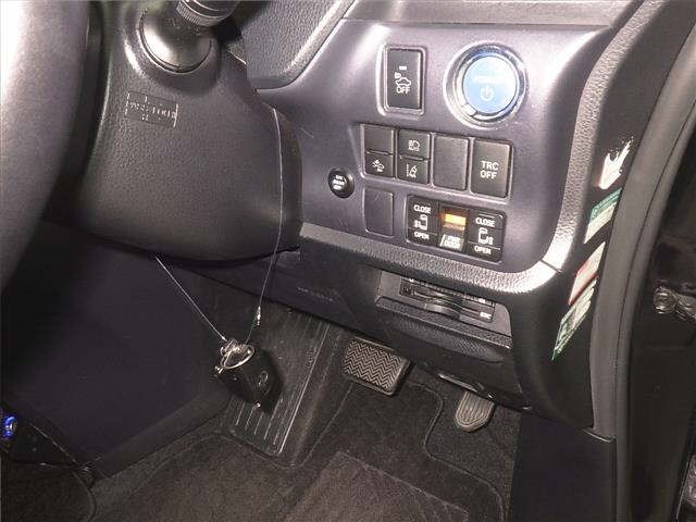Toyota NOAH 2016 7896340-9