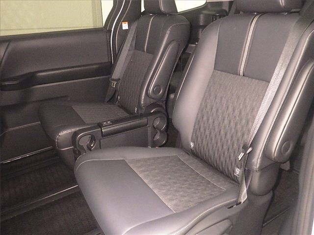 Toyota NOAH 2023 7896341-7