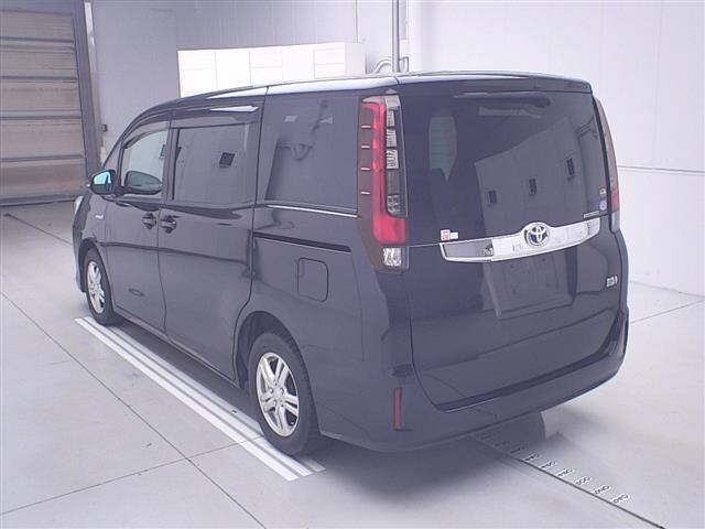 Toyota NOAH 2015 7896344-1