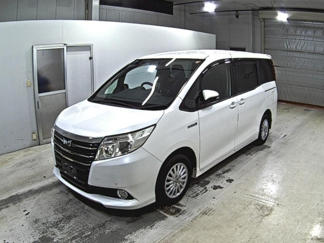 Toyota NOAH 2014 7896407-4