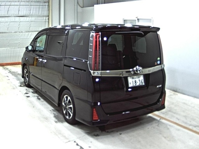Toyota NOAH 2019 7896409-1