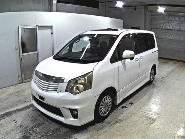 Toyota NOAH 2010 7896413-4
