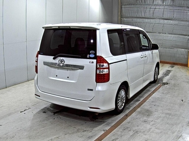 Toyota NOAH 2010 7896413-5
