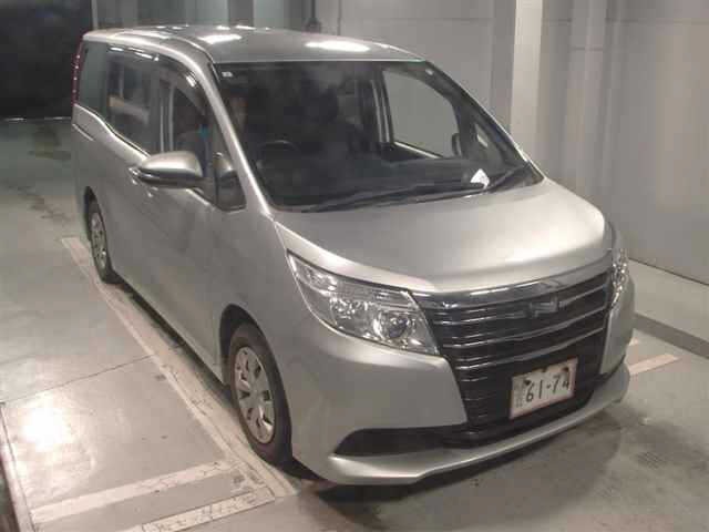 Toyota NOAH 2015 7896436-0