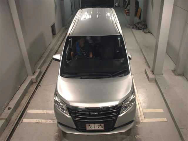 Toyota NOAH 2015 7896436-6