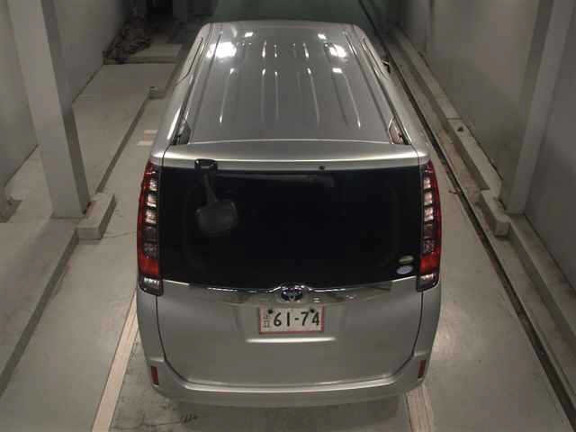 Toyota NOAH 2015 7896436-7