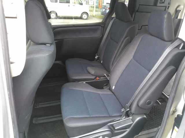 Toyota NOAH 2015 7896436-9