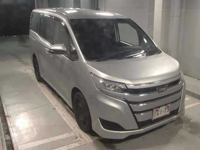Toyota NOAH 2021 7896437-0