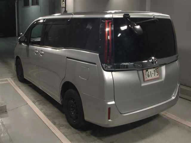 Toyota NOAH 2021 7896437-1