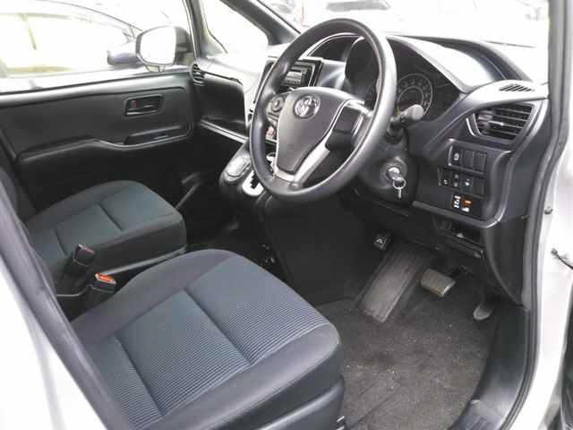 Toyota NOAH 2021 7896437-3