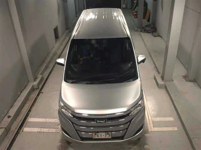Toyota NOAH 2021 7896437-6