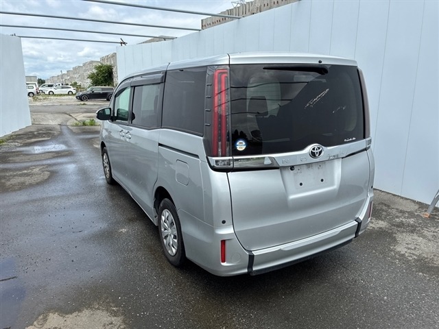 Toyota NOAH 2021 7896488-1