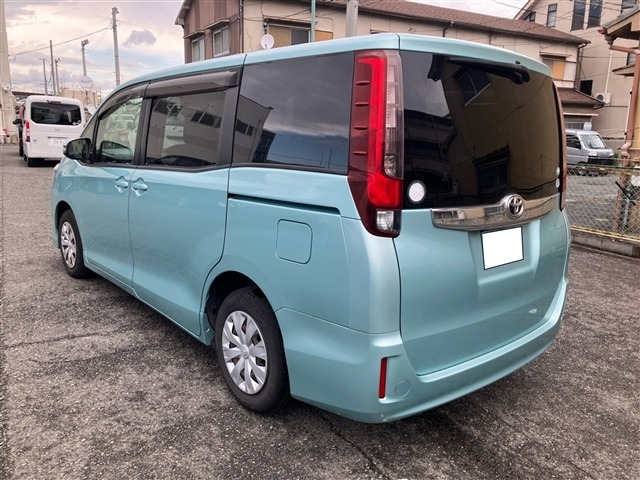 Toyota NOAH 2017 7896509-1