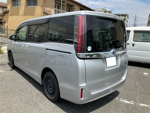 Toyota NOAH 2019 7896512-1