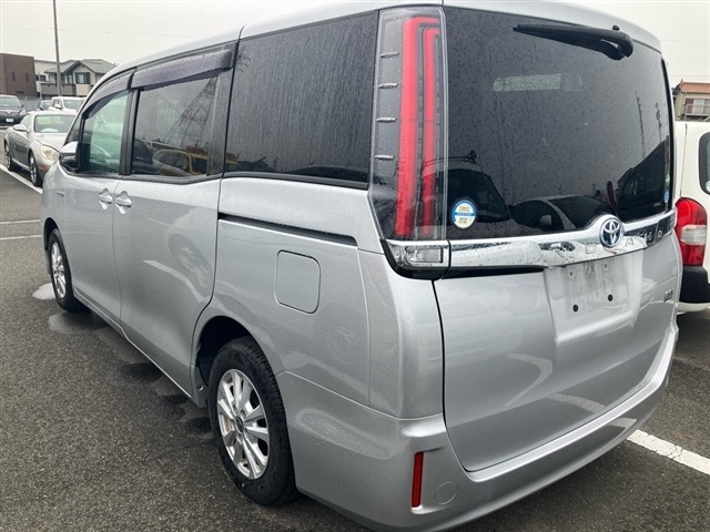 Toyota NOAH 2019 7896531-1