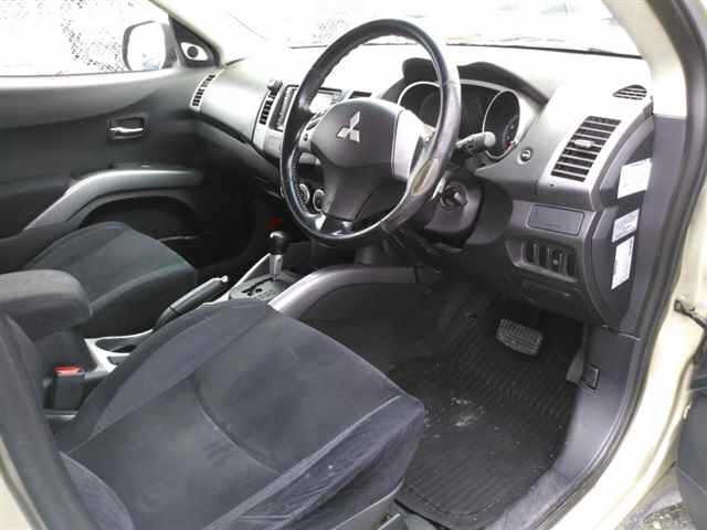 Mitsubishi OUTLANDER 2006 7900046-3