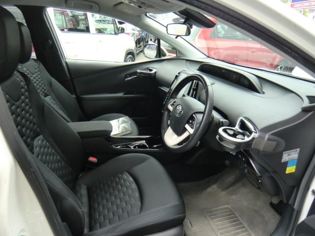 Toyota PRIUS PHV 2017 7890435-13
