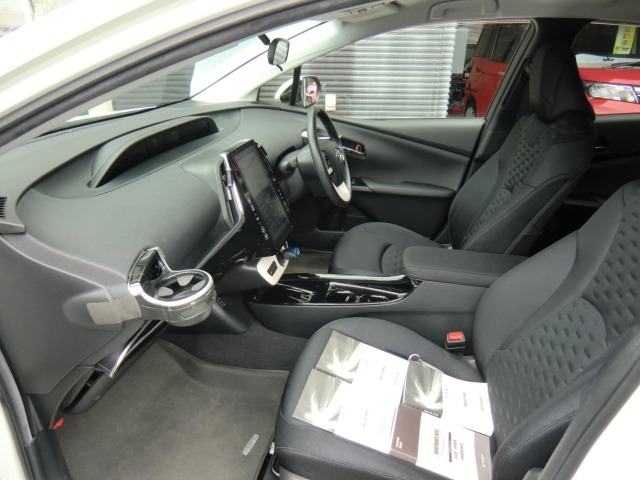Toyota PRIUS PHV 2017 7890435-15