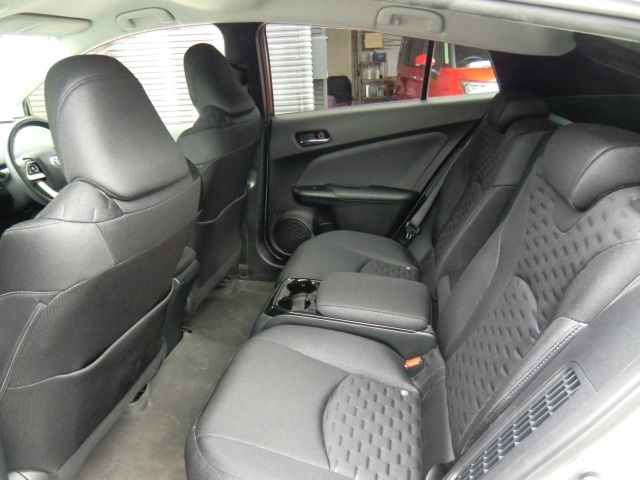 Toyota PRIUS PHV 2017 7890435-16