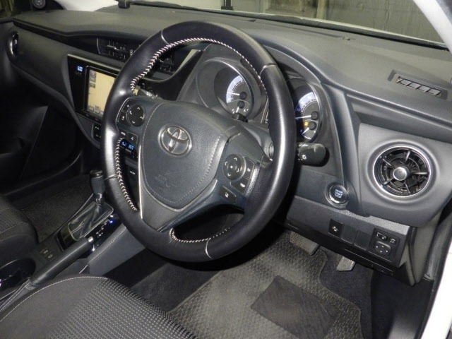Toyota AURIS 2016 7909942-3