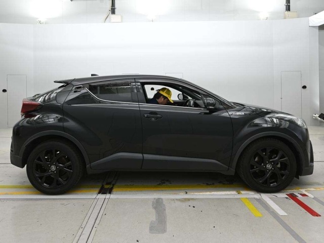 Toyota C-HR 2019 7924338-3